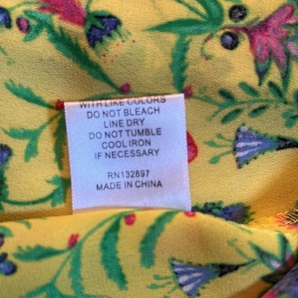 Rose + Olive Yellow Floral Sleeveless V-Neck Top Size Medium - Picture 7 of 7